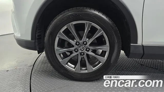 Toyota RAV4 2018 thumb 5