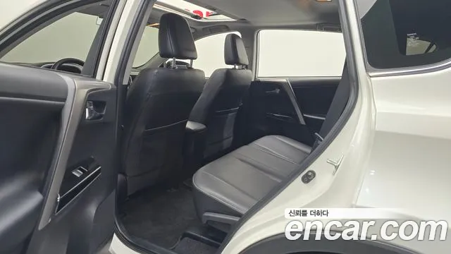 Toyota RAV4 2018 thumb 11