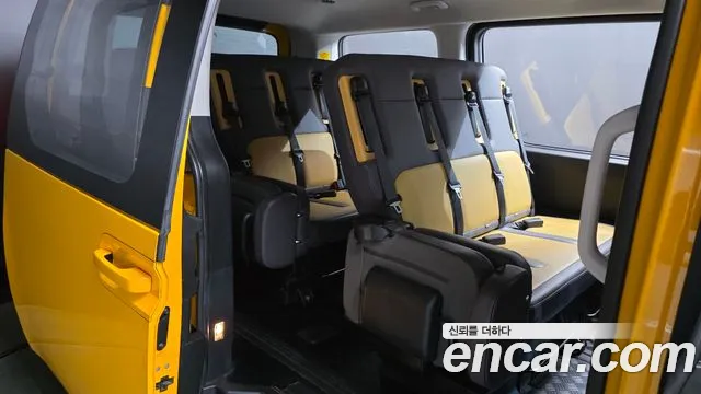 Hyundai Staria 2022 thumb 11