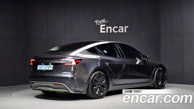 Tesla Model 3 2025 thumb 2