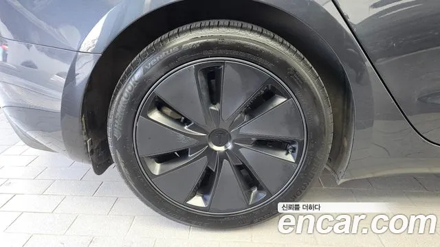 Tesla Model 3 2025 thumb 5