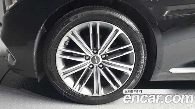 Genesis G80 2016 thumb 5