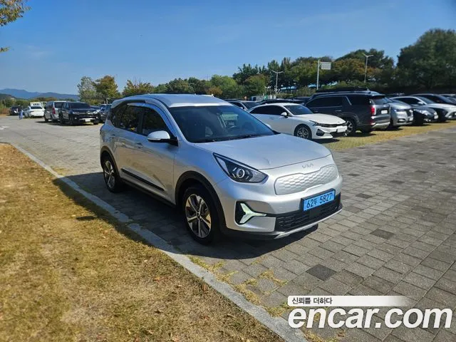 Kia Niro 2024 thumb 2