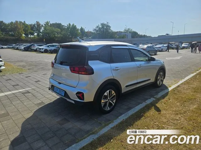 Kia Niro 2024 thumb 3