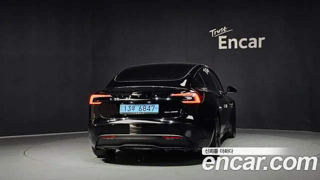 Tesla Model 3 2024 thumb 4