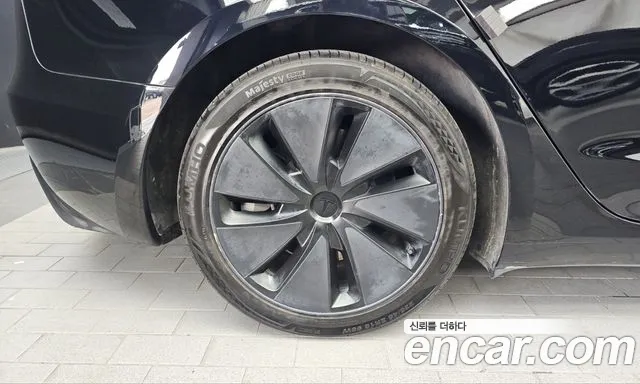 Tesla Model 3 2024 thumb 5