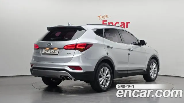 Hyundai Santa Fe 2017 thumb 2