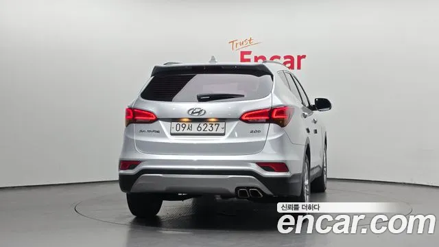 Hyundai Santa Fe 2017 thumb 4