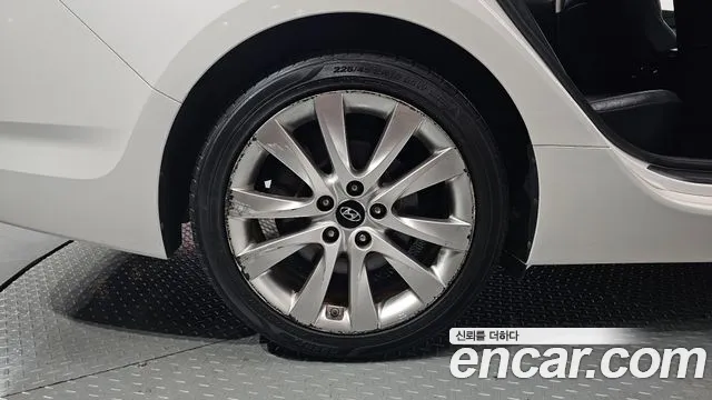 Hyundai i40 2013 thumb 4