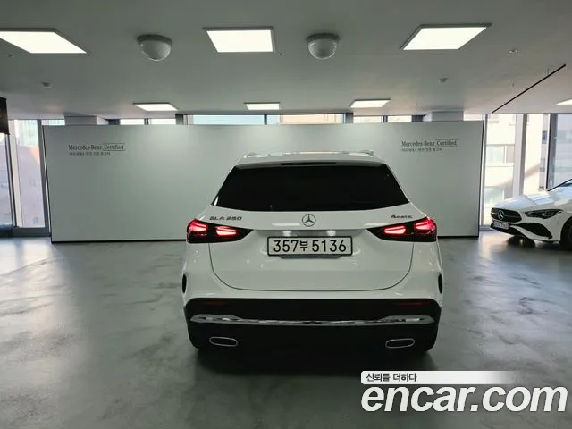 Mercedes-Benz GLA 2025 thumb 4