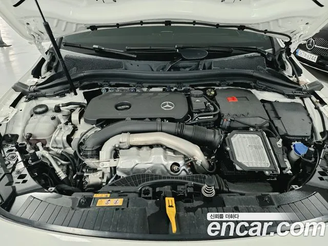 Mercedes-Benz GLA 2025 thumb 6