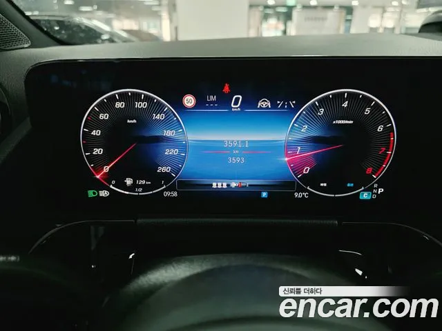 Mercedes-Benz GLA 2025 thumb 8