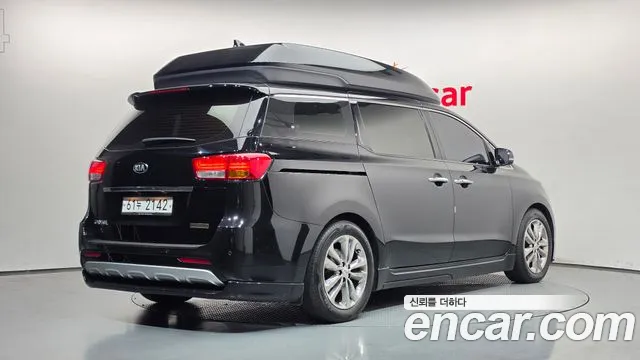 Kia Carnival 2017 thumb 2