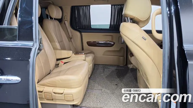 Kia Carnival 2017 thumb 11