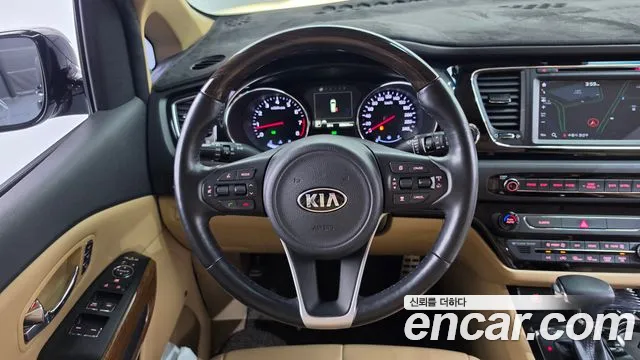 Kia Carnival 2017 thumb 12
