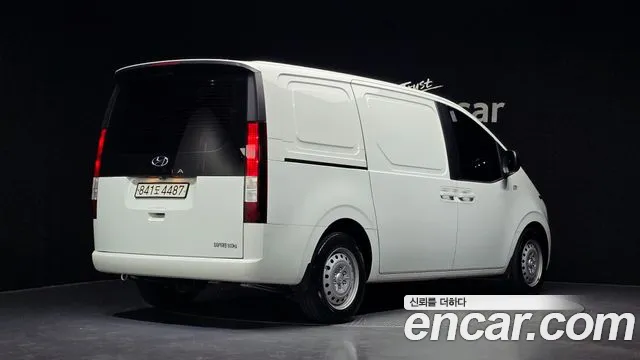 Hyundai Staria 2022 thumb 2