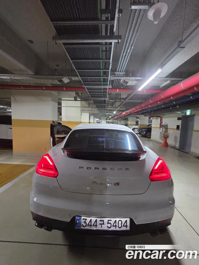 Porsche Panamera 2015 thumb 3