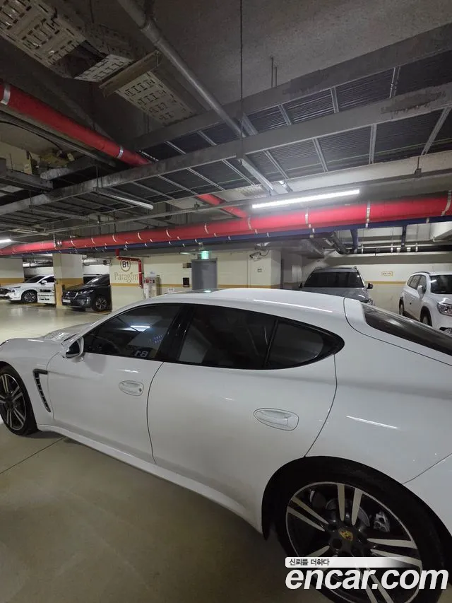 Porsche Panamera 2015 thumb 4