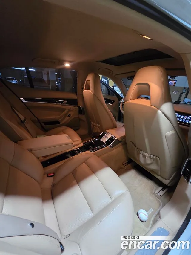 Porsche Panamera 2015 thumb 8
