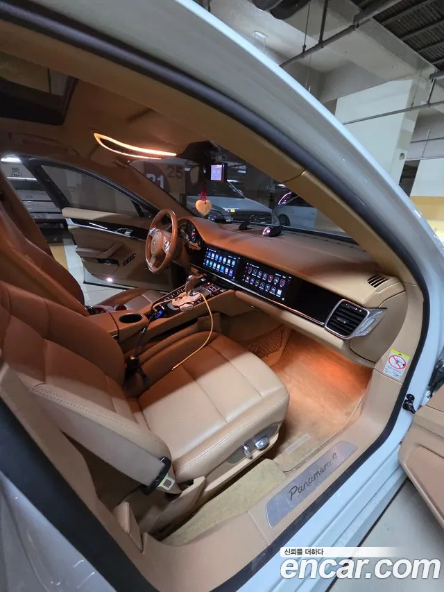 Porsche Panamera 2015 thumb 9