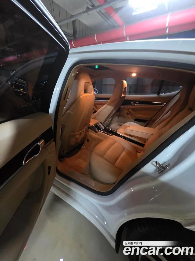 Porsche Panamera 2015 thumb 10