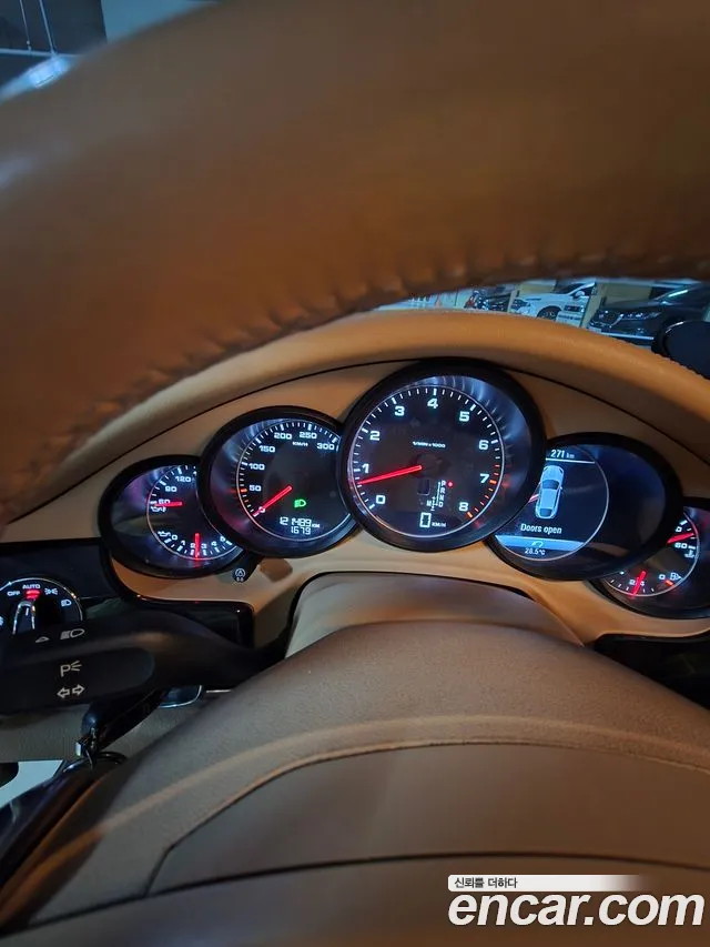 Porsche Panamera 2015 thumb 12