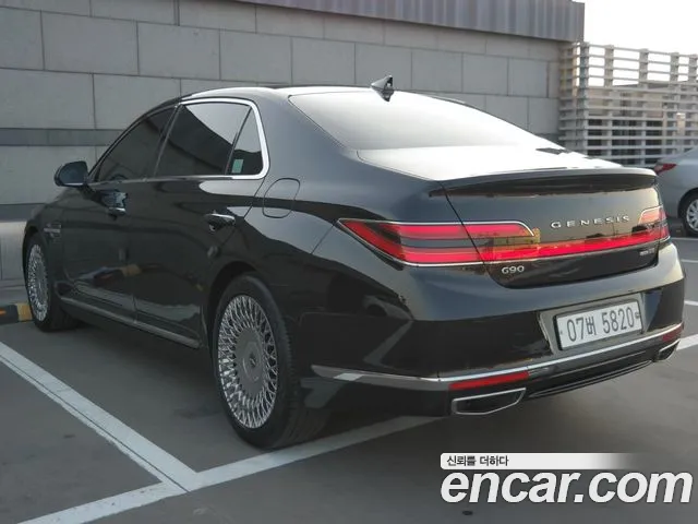 Genesis G90 2018 thumb 4