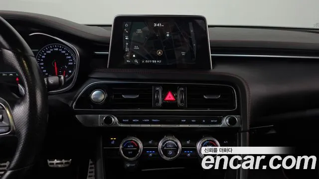 Genesis G70 2018 thumb 12