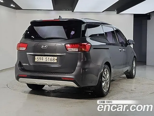 Kia Carnival 2014 thumb 4