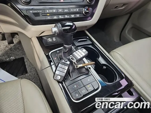 Kia Carnival 2014 thumb 8