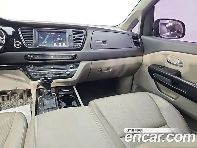 Kia Carnival 2014 thumb 10