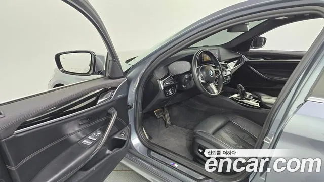BMW 5-Series 2020 thumb 10
