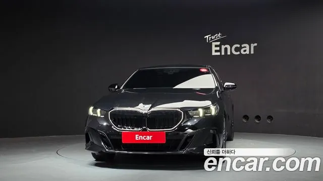 BMW 5-Series 2025 thumb 3