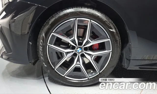 BMW 5-Series 2025 thumb 5