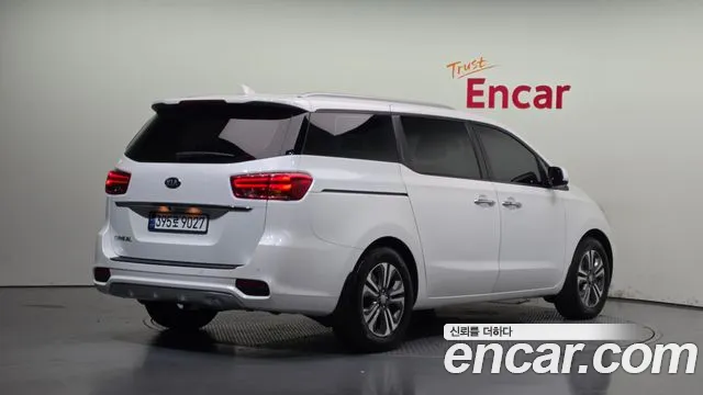Kia Carnival 2018 thumb 2