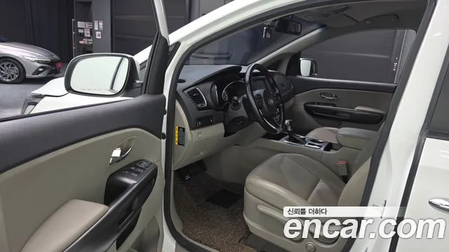 Kia Carnival 2018 thumb 10