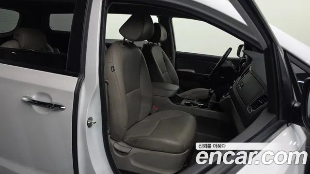 Kia Carnival 2018 thumb 11