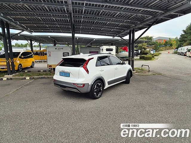 Kia Niro 2023 thumb 2