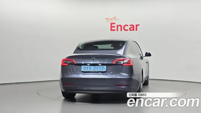 Tesla Model 3 2020 thumb 4