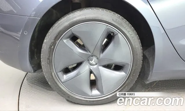 Tesla Model 3 2020 thumb 5