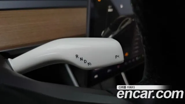 Tesla Model 3 2020 thumb 9