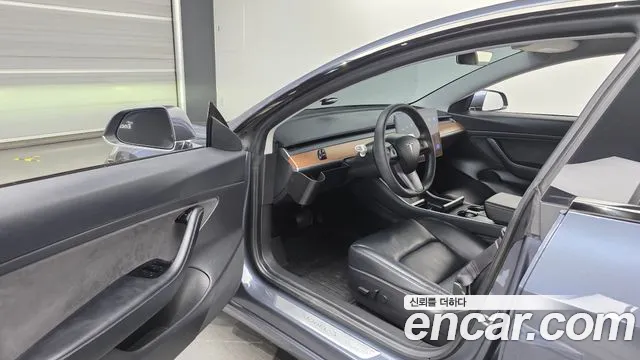Tesla Model 3 2020 thumb 10