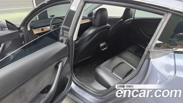 Tesla Model 3 2020 thumb 11