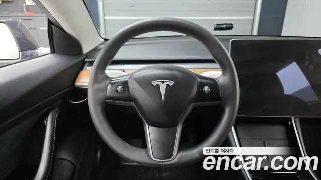 Tesla Model 3 2020 thumb 12