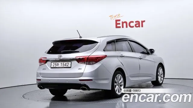 Hyundai i40 2012 thumb 2