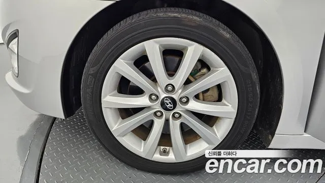 Hyundai i40 2012 thumb 5