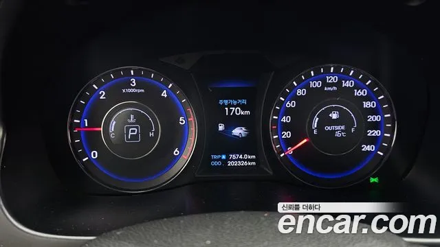 Hyundai i40 2012 thumb 8