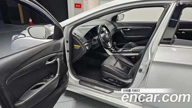 Hyundai i40 2012 thumb 10