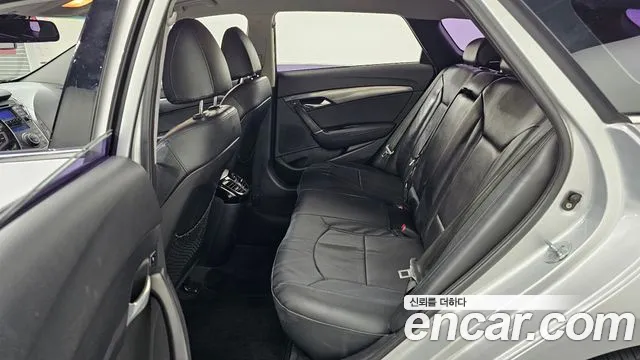 Hyundai i40 2012 thumb 12