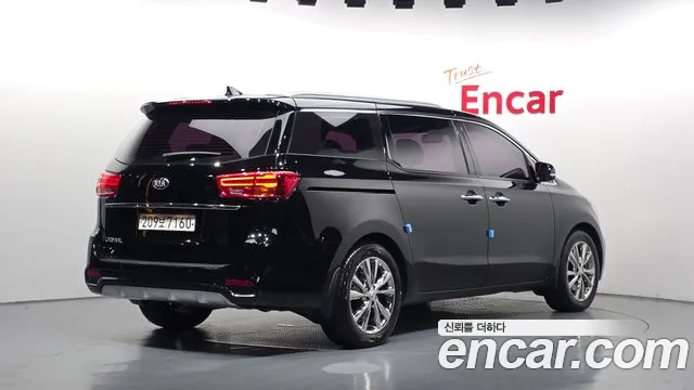 Kia Carnival 2020 thumb 2